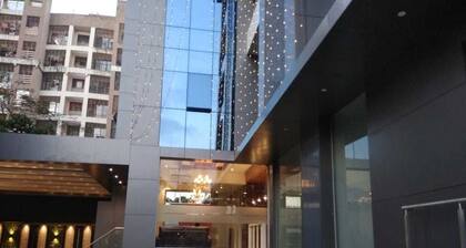 The Crown Business Hotel