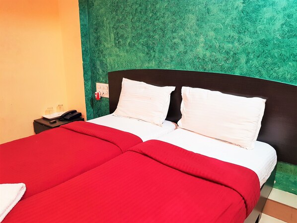 Deluxe Double Room | Desk, free WiFi, bed sheets