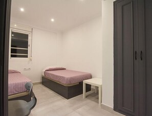 3 bedrooms, iron/ironing board, Internet - Rental unit in València · ★4.45 · 3 bedrooms · 4 beds · 1 bath (València)