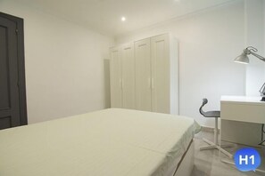 3 bedrooms, iron/ironing board, Internet - Rental unit in València · ★4.45 · 3 bedrooms · 4 beds · 1 bath (València)