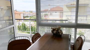 Familie appartement, 2 slaapkamers, uitzicht op zee | Kameruitzicht