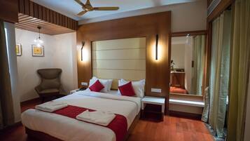 Family Room, 1 Queen Bed | 1 bedroom, in-room safe, individually furnished, desk