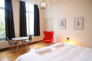 3 bedrooms, desk, iron/ironing board, travel cot - In the very heart of the Historic Center, beautiful residence. (Gent)