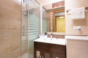 Douche, serviettes fournies