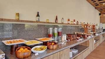 Desayuno buffet (INR 350 por persona)