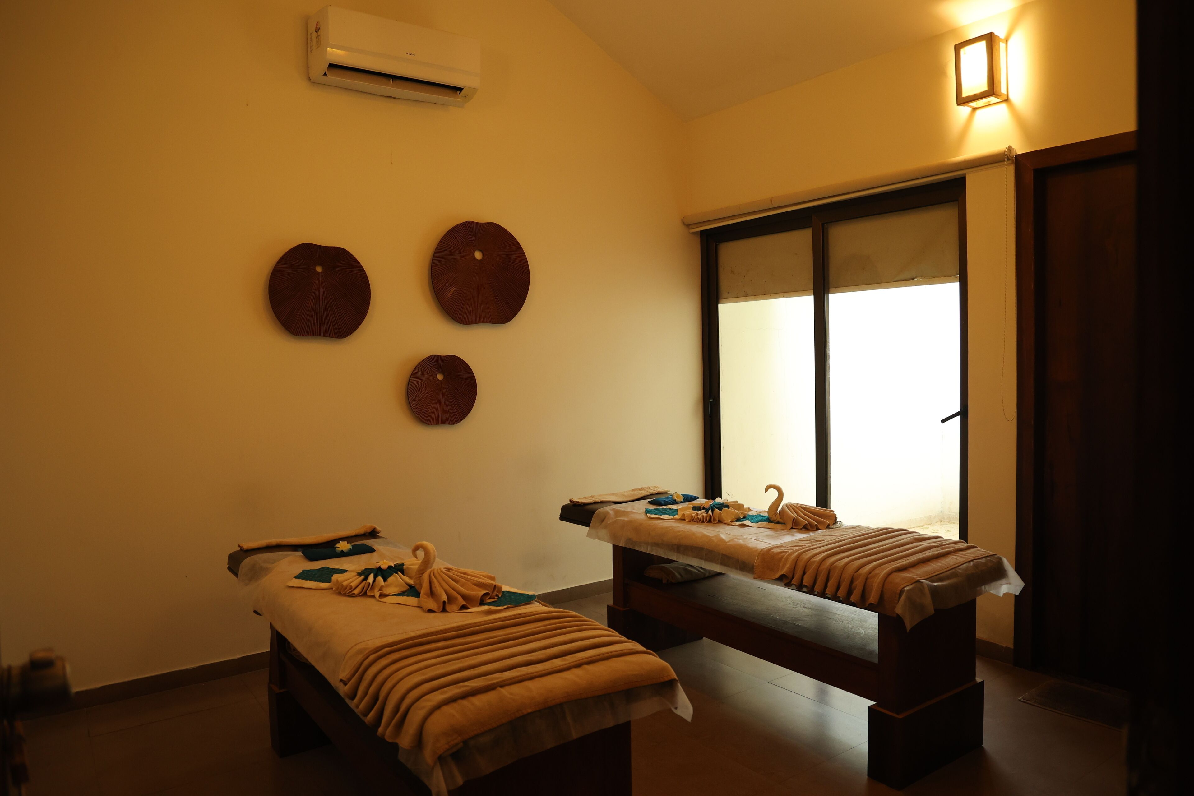 Couples treatment room(s), body treatments, body wraps, body scrubs