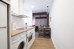 Frigorifero, forno, macchina per tè/caffè, bollitore elettrico