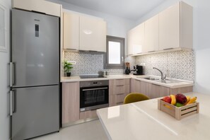 Full-sized fridge, oven, stovetop, espresso maker - Rhodes Luxury Apartments (Rhodes)