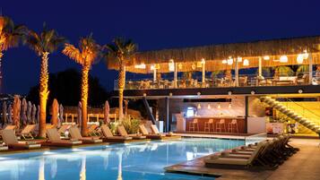 Outdoor pool, sun loungers