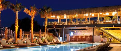 Outdoor pool, sun loungers