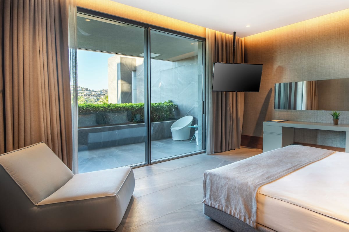 Family Double Room, 2 Bedrooms | Premium bedding, minibar, in-room safe, desk