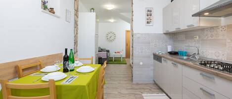 Kühlschrank, Ofen, Herdplatte, Geschirrspüler