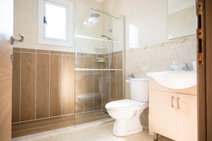 Bathroom - Narcissos Nissi Beach Apartment D9 (Ayia Napa)