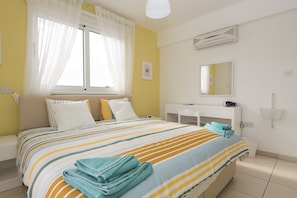 2 bedrooms, desk, soundproofing, iron/ironing board - Narcissos Nissi Beach Apartment D9 (Ayia Napa)
