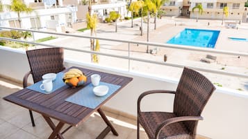 Apartamento superior, 2 quartos, vista para a piscina | Vista da sacada