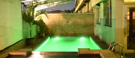 Couples treatment rooms, body treatments, aromatherapy