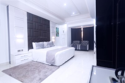 Caesar'S Luxury Hotel