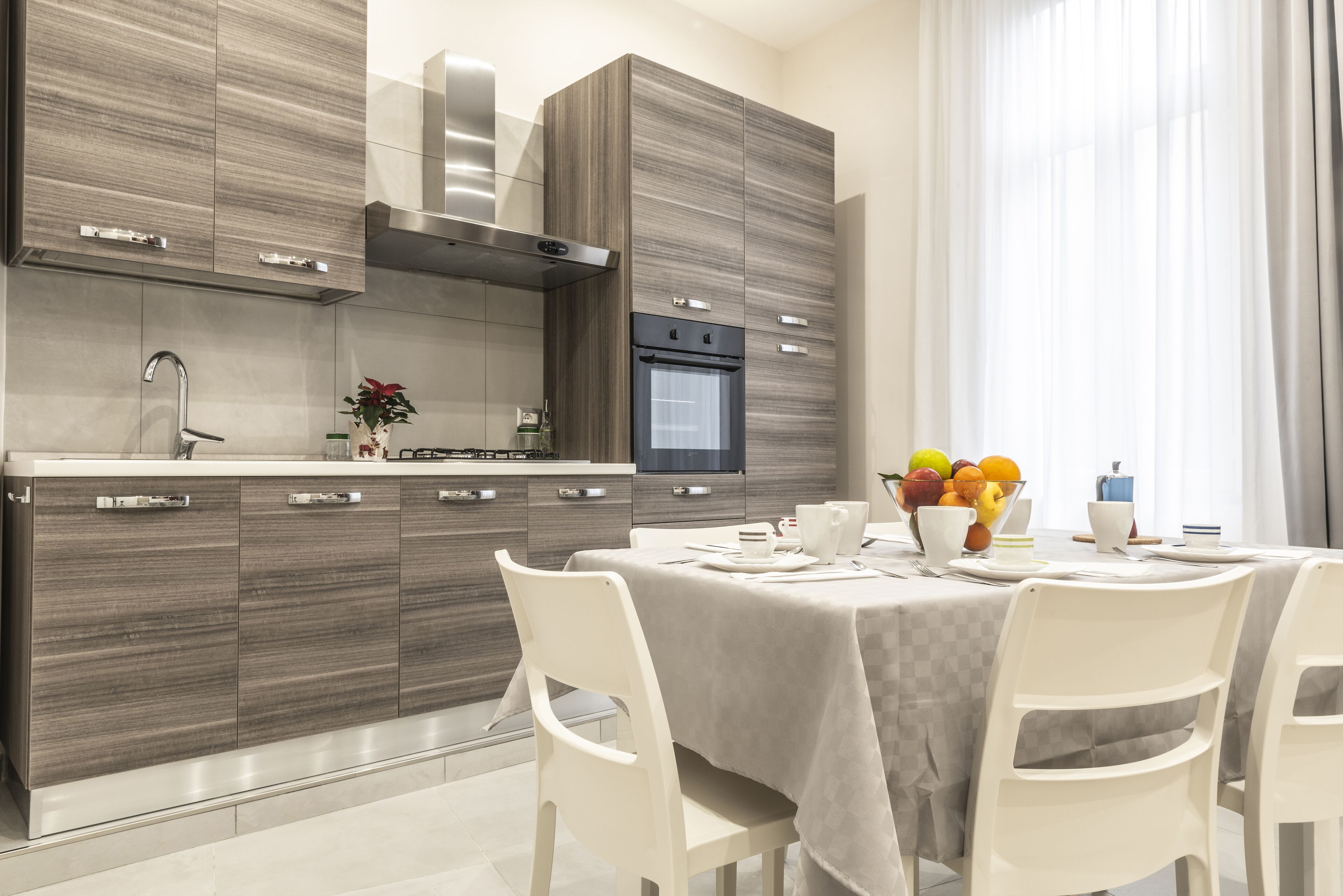 ثلاجة، فرن، موقد طهي مسطح، مواد تنظيف صديقة للبيئة