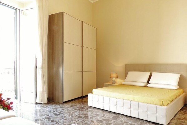 1 habitación y ropa de cama