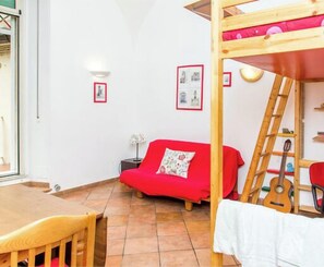 TV, DVD player, books, stereo - Rome studio - Rome - Colosseum - Forum - Domus Aurea (Roma)