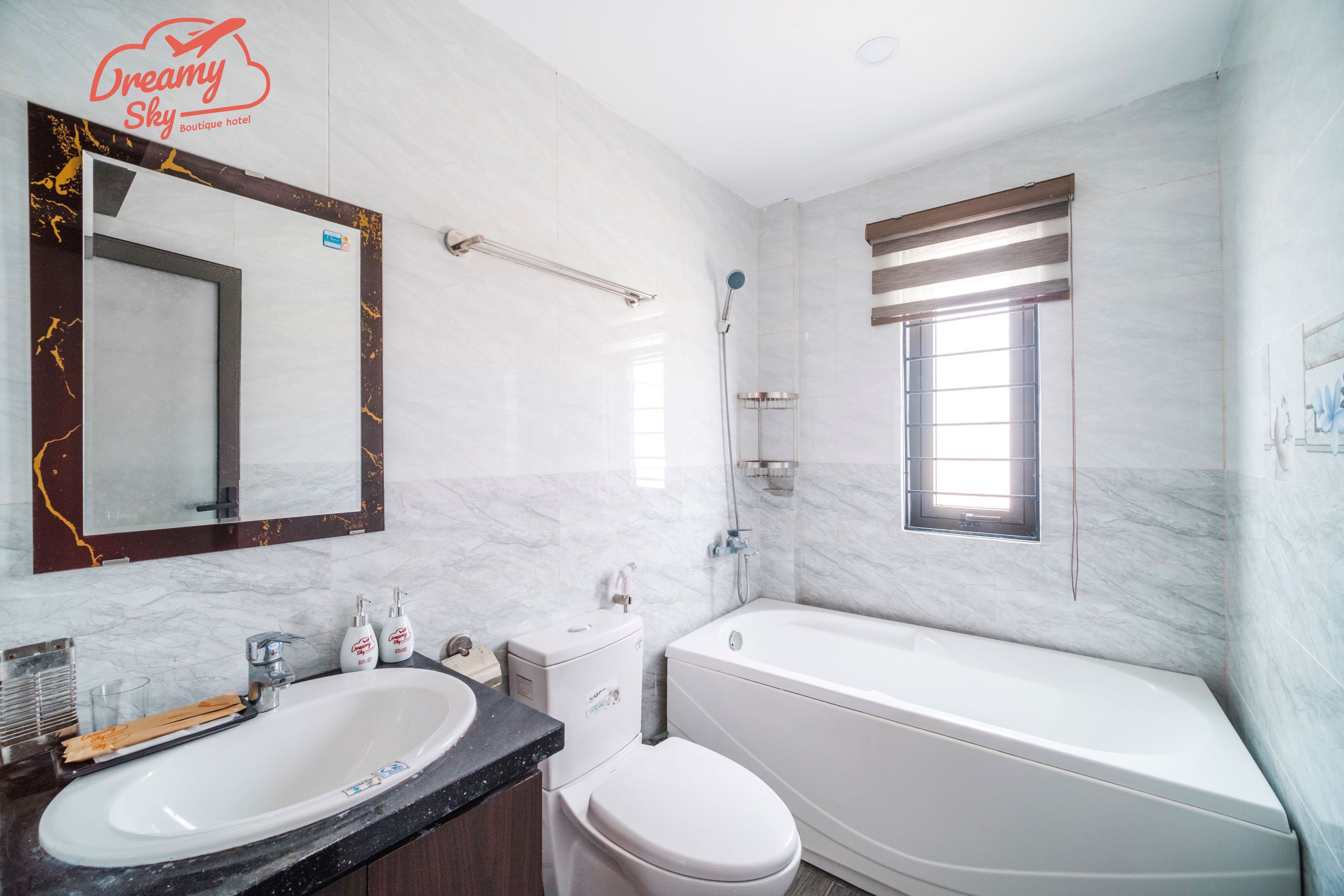 sunny deluxe double room, city view | view from room