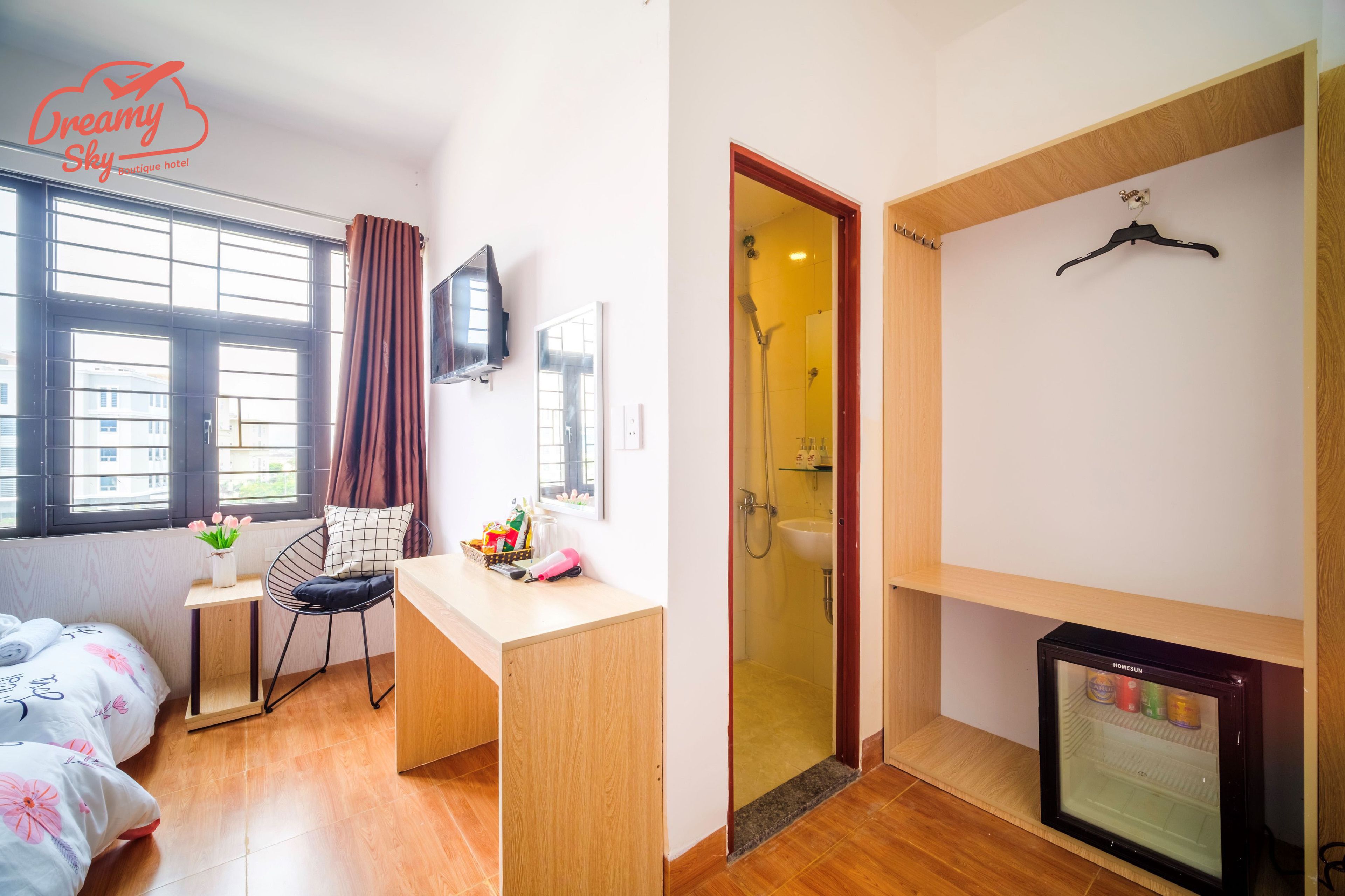 cloud triple room | minibar, desk, blackout curtains, soundproofing