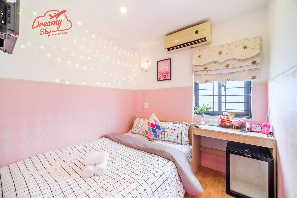 Chambre Double (Sunny) | Minibar, bureau, rideaux occultants, chambres insonorisées