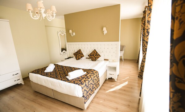 Standard Quadruple Room | Minibar, in-room safe, individually decorated, desk