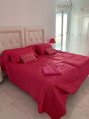 3 chambres, fer et planche à repasser, lit parapluie, Wi-Fi gratuit