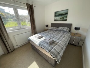 2 bedrooms, soundproofing, iron/ironing board, travel cot - Gorsebank View 2 Bedroom Town House/Holiday Home (Inverness)