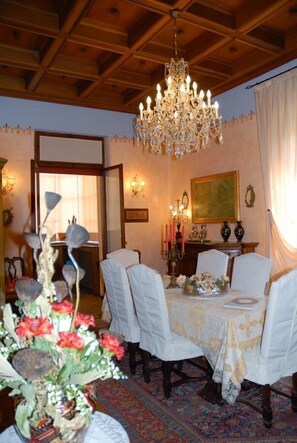 Desayuno buffet incluido todos los días