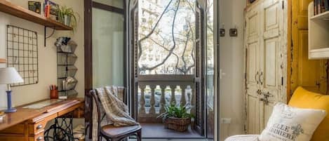 2 Schlafzimmer, Schreibtisch, Bügeleisen/Bügelbrett, Reisekinderbett