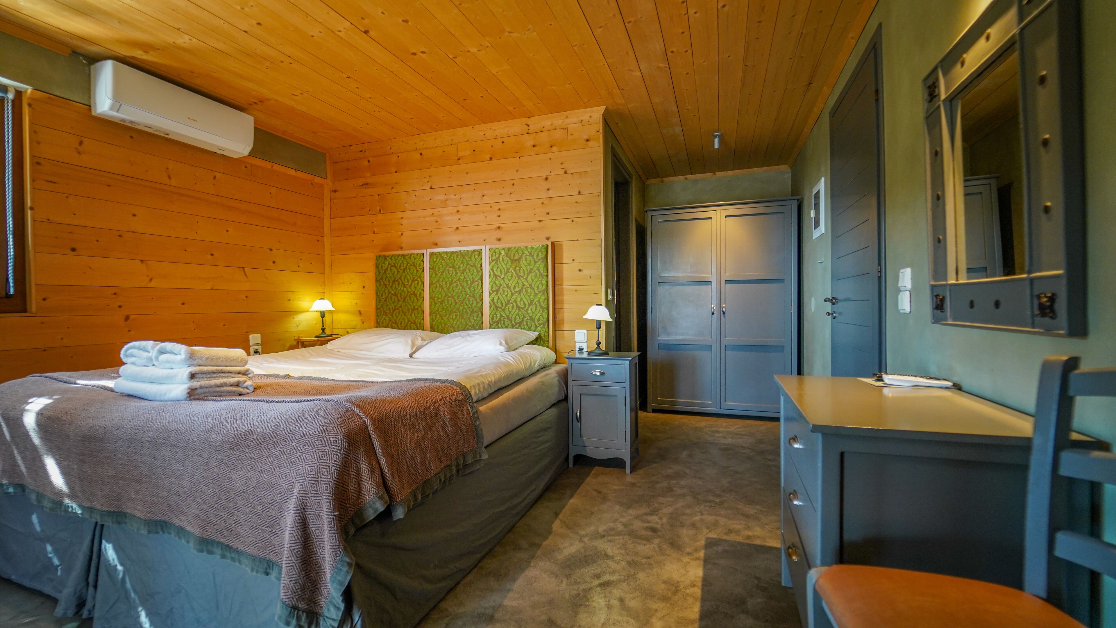 superior suite, sea view | 1 bedroom, hypo-allergenic bedding, in-room safe, soundproofing