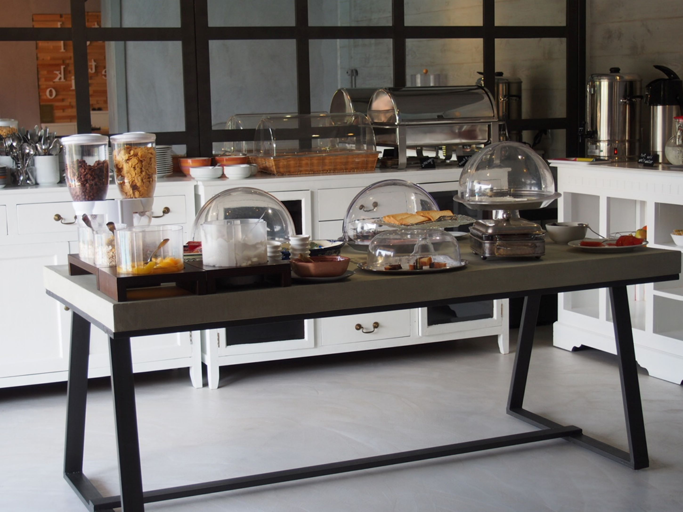 daily buffet breakfast (eur 15 per person)