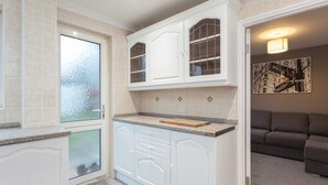 Apartment, Multiple Beds | Private kitchen | Fridge, microwave, oven, stovetop - The Birches (Crawley)