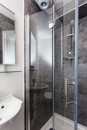 Apartment, Multiple Beds | Bathroom - The Birches (Crawley)