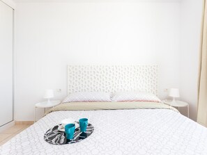 1 bedroom, iron/ironing board, Internet