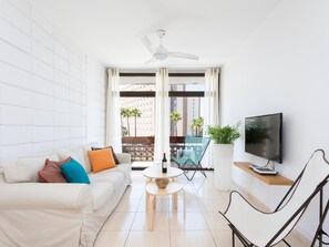 TV - 'Las Américas Downtown': Prime location accomm. (Arona)