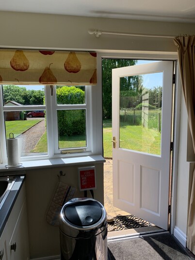 Orchard Cottage. 2-bedroomed cottage. Short breaks welcome. Free Wi-Fi