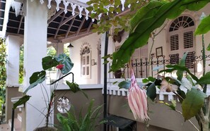 Victorian Suite - INDeco Lakeforest (Yercaud)