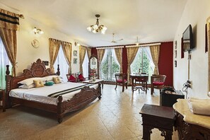 Victorian Suite | Desk, soundproofing, bed sheets - INDeco Lakeforest (Yercaud)