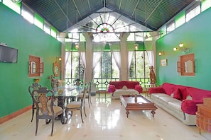 Eastlynn Garden Suite - INDeco Lakeforest (Yercaud)