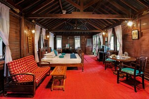 Wood House | Desk, soundproofing, bed sheets