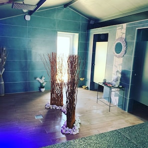 Spa-Außenbereich, Körperbehandlungen, Aromatherapie