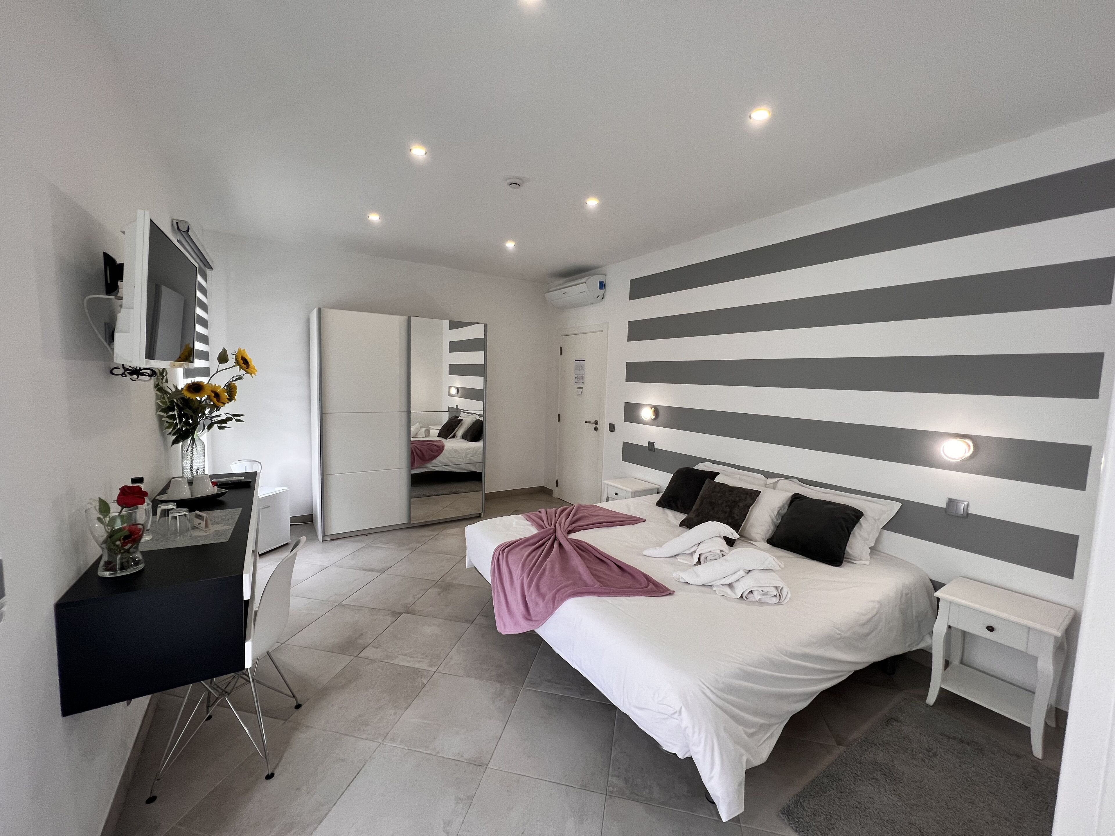 Kahden hengen comfort-huone | Tallelokero huoneessa, yksilöllisesti sisustettu