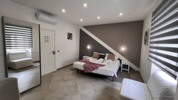 Comfort Triple Room | In-room safe, individually decorated, individually furnished