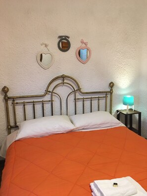 Classic Double or Twin Room, Garden View (Akhela) | Frette Italian sheets, premium bedding, down duvets, pillow-top beds - B&B La Casa di Zio Lupo (Cabella Ligure)