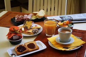 Desayuno continental incluido todos los días 