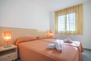 2 bedrooms, iron/ironing board, free WiFi, bed sheets - First line / Wifi / Spa / Seaviews / Heated pool / Pets (Calpe)