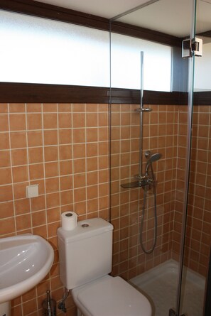 Bathtub, hair dryer, towels